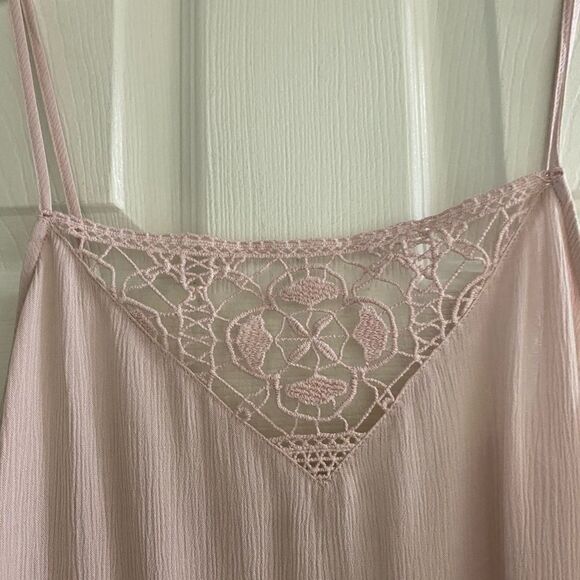 23-NWT EXPRESS Hi Neck Lace Cami, Truffle Pink - Picture 10 of 11